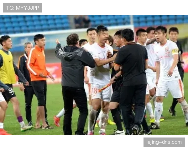 群体冲突判罚:为何多人卷入时裁判只罚一人?